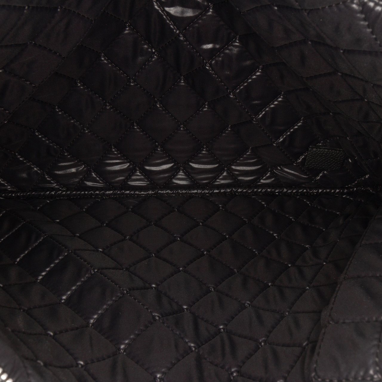 Chanel Large Quilted Caviar O Case Clutch Zwart