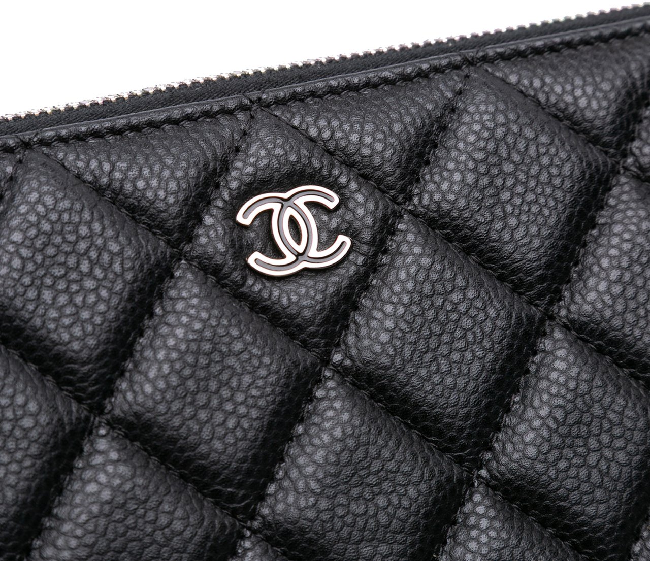 Chanel Large Quilted Caviar O Case Clutch Zwart