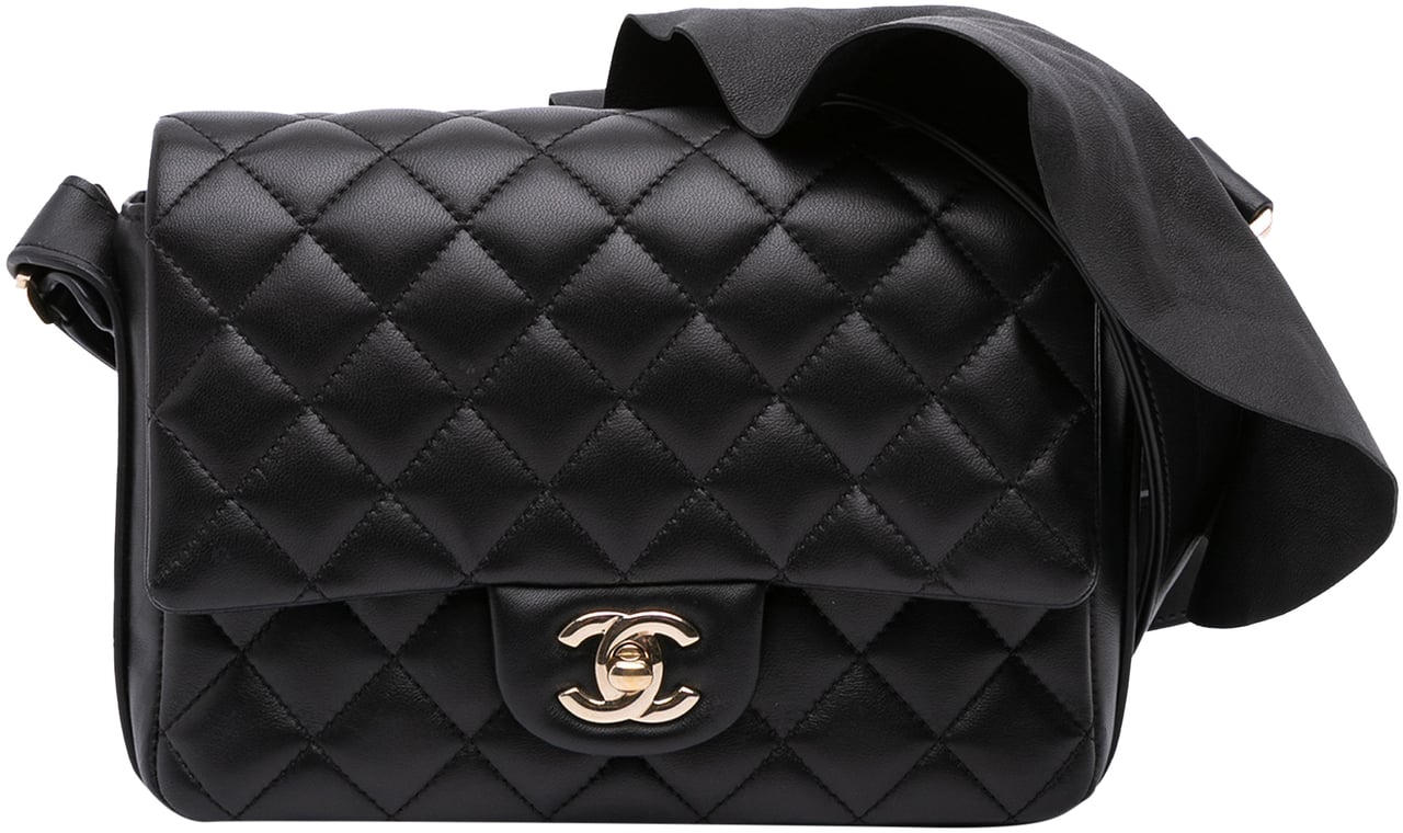 Chanel Quilted Calfskin Bolero de Chanel Flap Zwart