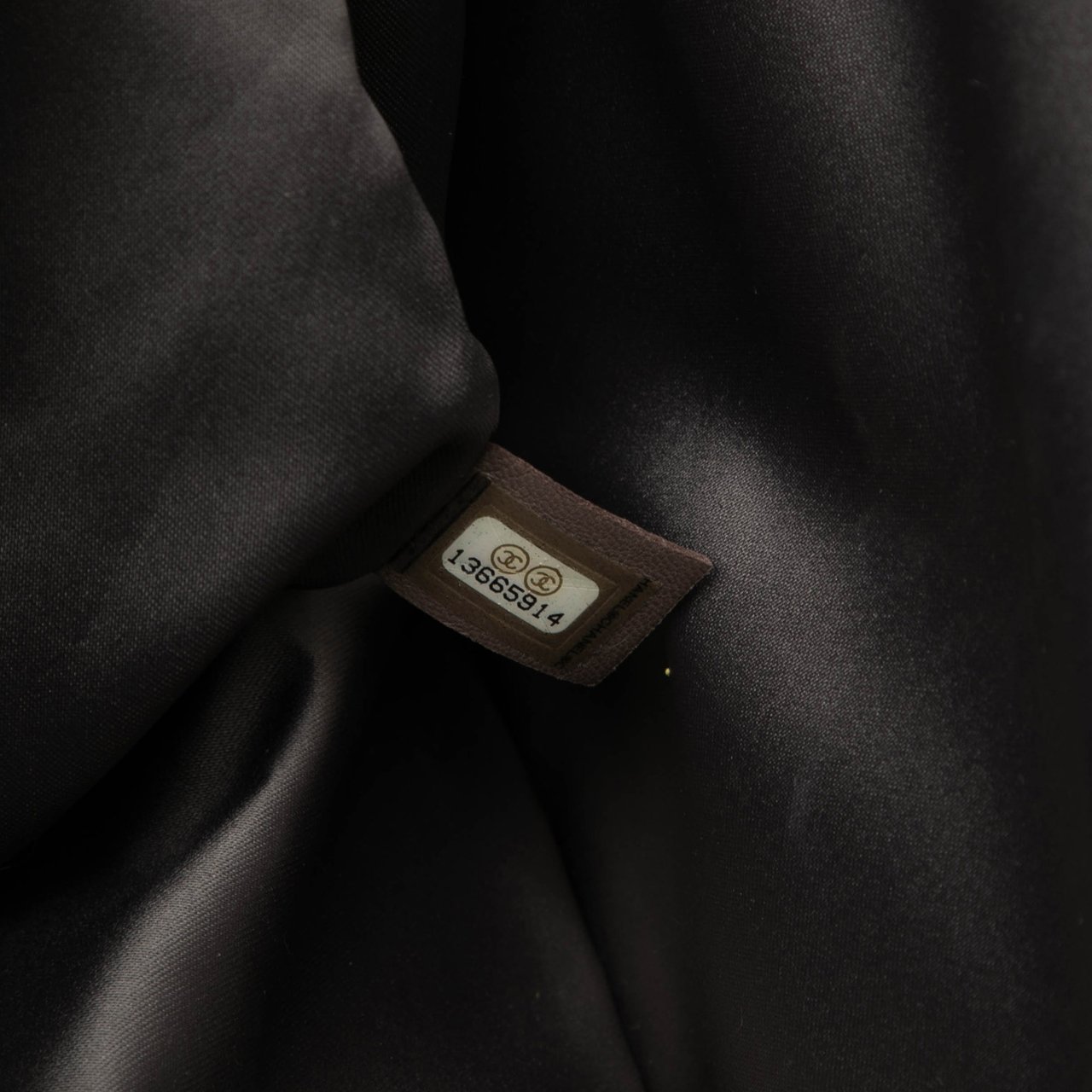 Chanel CC Crinkled Calfskin Chain Shopping Tote Zwart