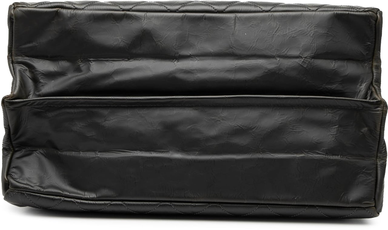 Chanel CC Crinkled Calfskin Chain Shopping Tote Zwart