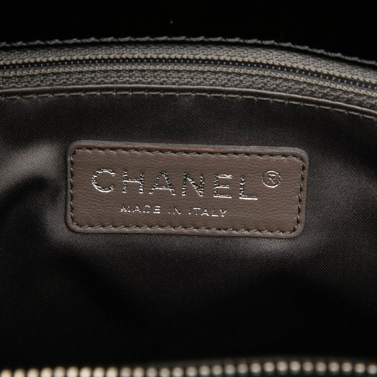 Chanel CC Crinkled Calfskin Chain Shopping Tote Zwart