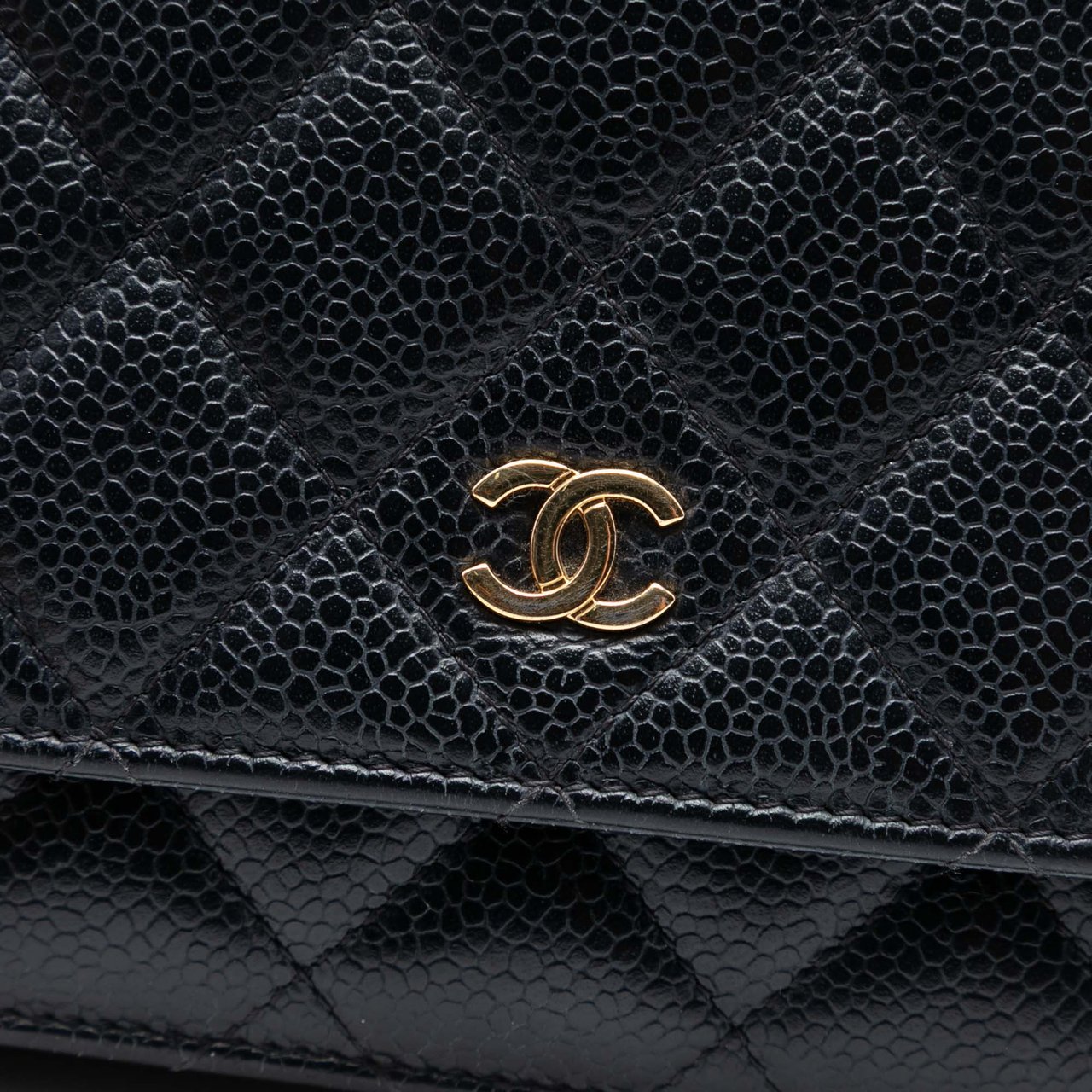 Chanel CC Quilted Caviar Wallet on Chain Zwart