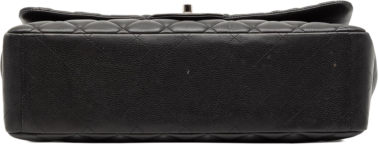 Chanel Maxi Classic Caviar Double Flap Zwart