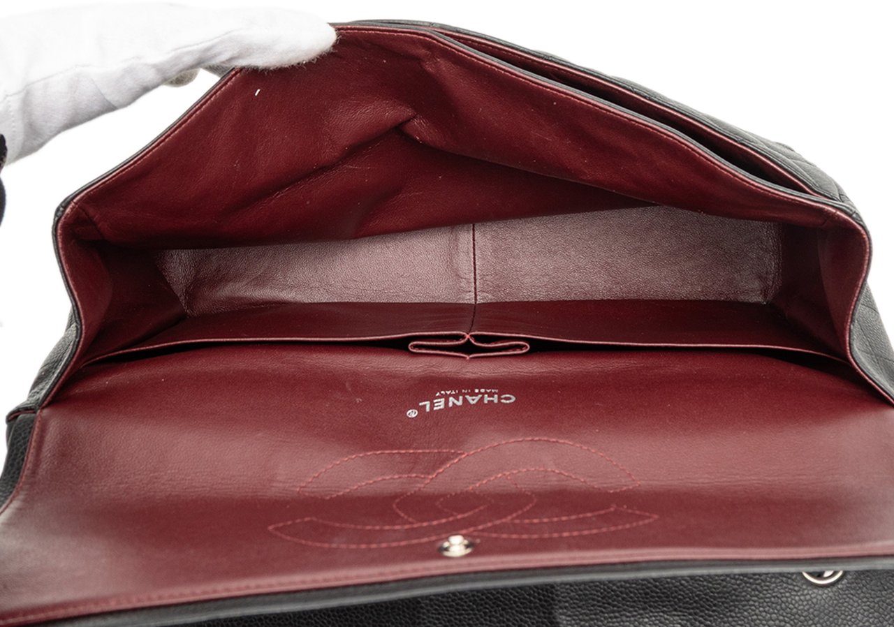 Chanel Maxi Classic Caviar Double Flap Zwart