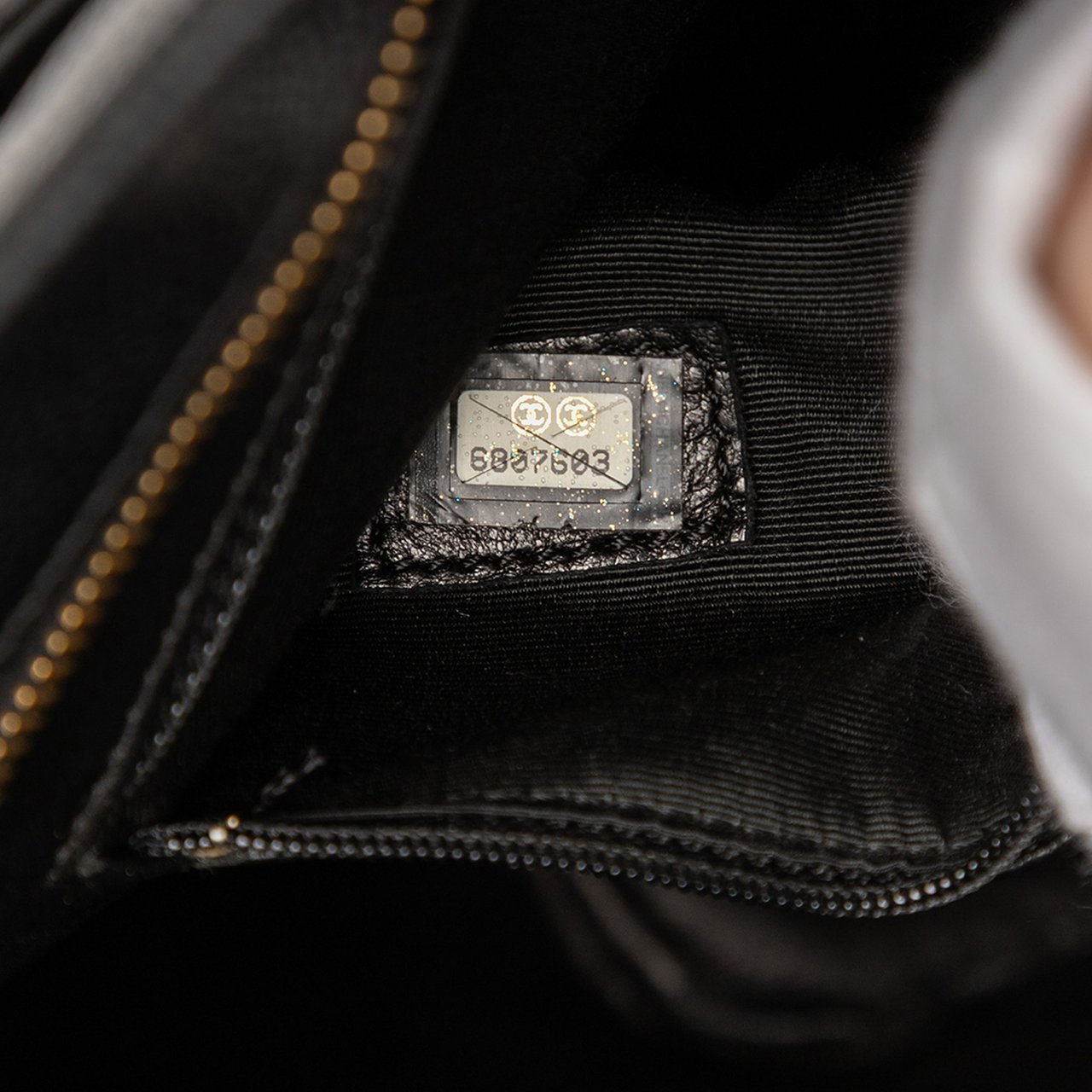 Chanel Caviar Medallion Tote Zwart