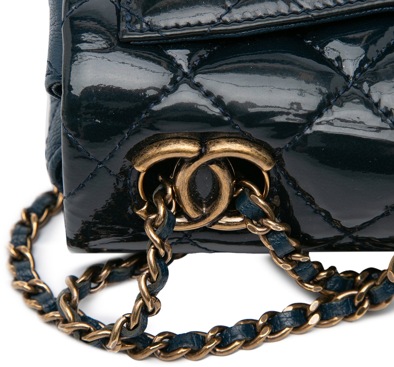 Chanel Paris-Salzburg Small Patent and Goatskin CC Eyelet Flap Blauw