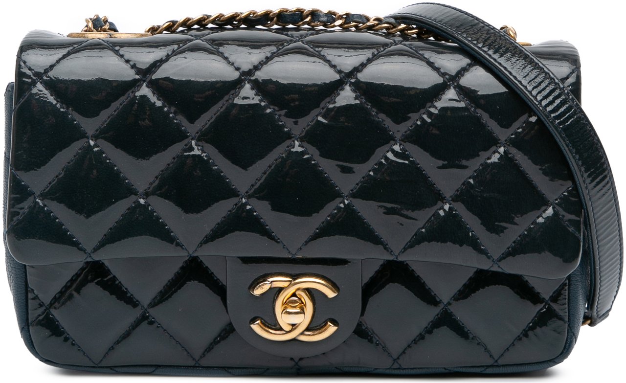 Chanel Paris-Salzburg Small Patent and Goatskin CC Eyelet Flap Blauw