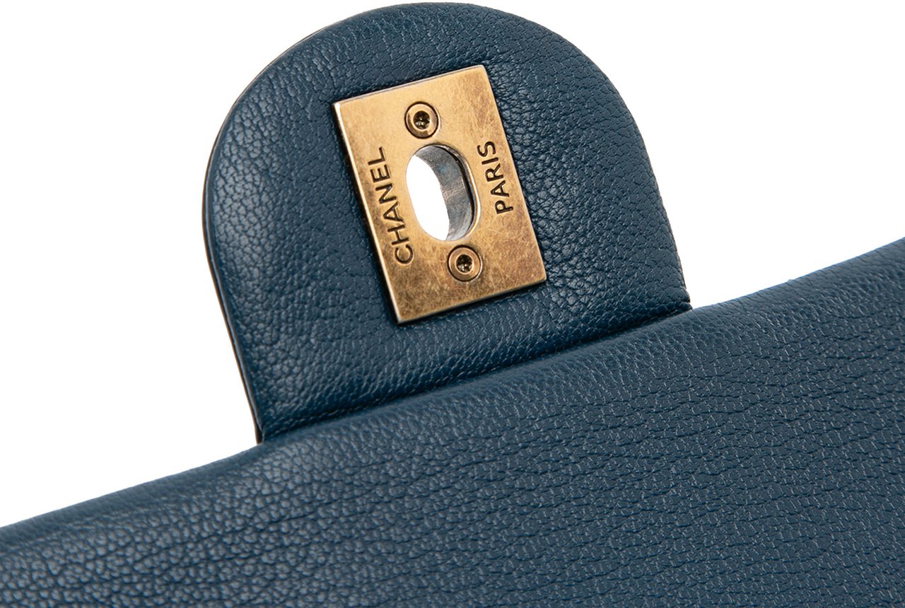 Chanel Paris-Salzburg Small Patent and Goatskin CC Eyelet Flap Blauw