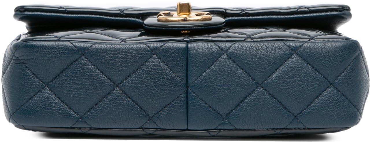 Chanel Paris-Salzburg Small Patent and Goatskin CC Eyelet Flap Blauw