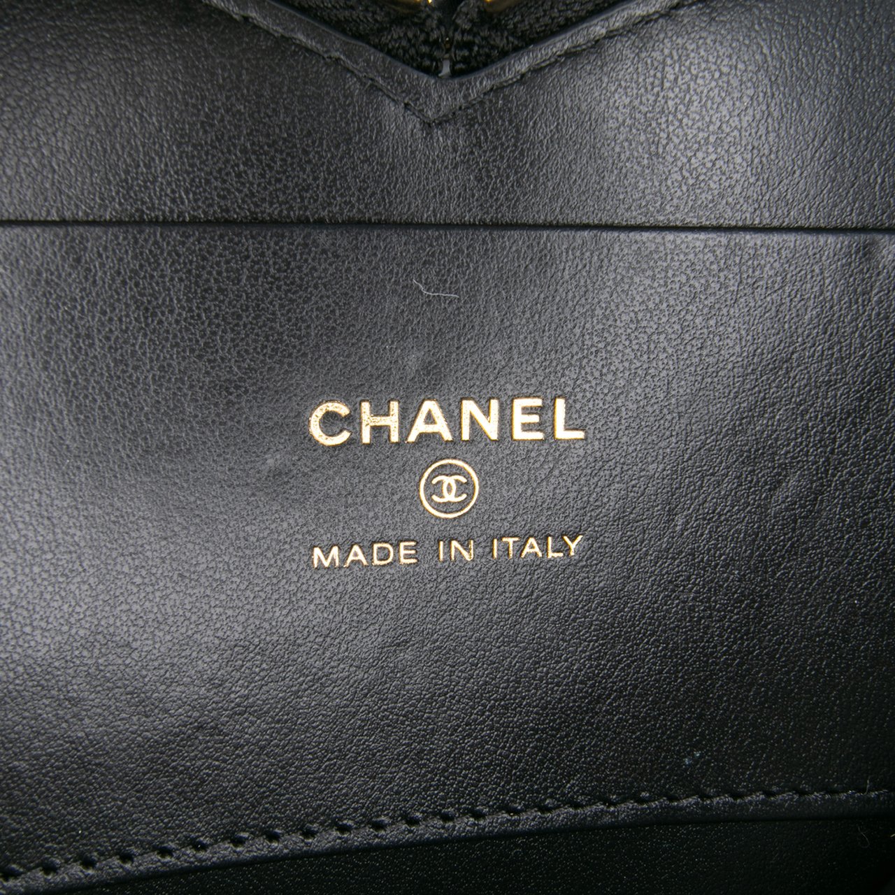 Chanel Quilted Patent Calfskin CC Heart Clutch With Chain Zwart