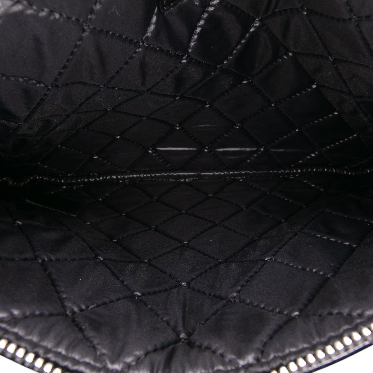 Chanel Medium Quilted Patent O Case Clutch Zwart
