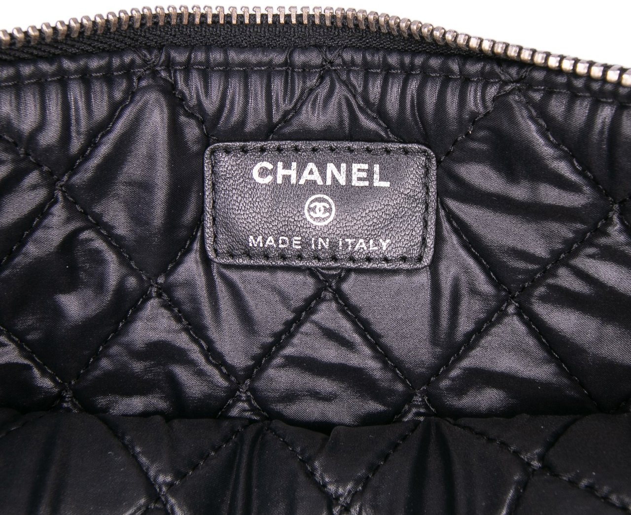 Chanel Medium Quilted Patent O Case Clutch Zwart