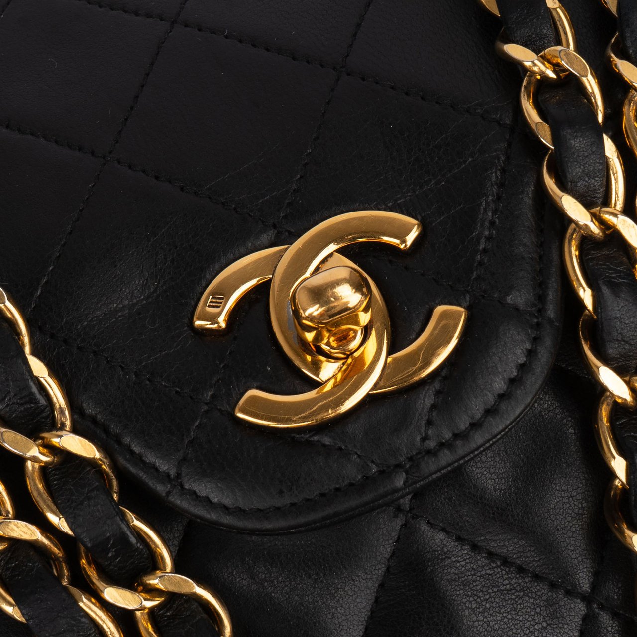 Chanel Chanel Quilted Lambskin 24K Gold Double Flap Crossbody Bag Zwart