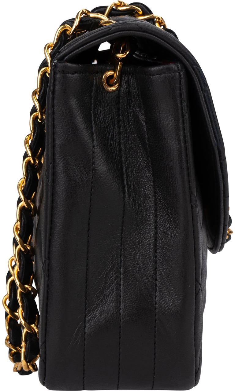 Chanel Chanel Quilted Lambskin 24K Gold Single Flap Crossbody Bag Zwart