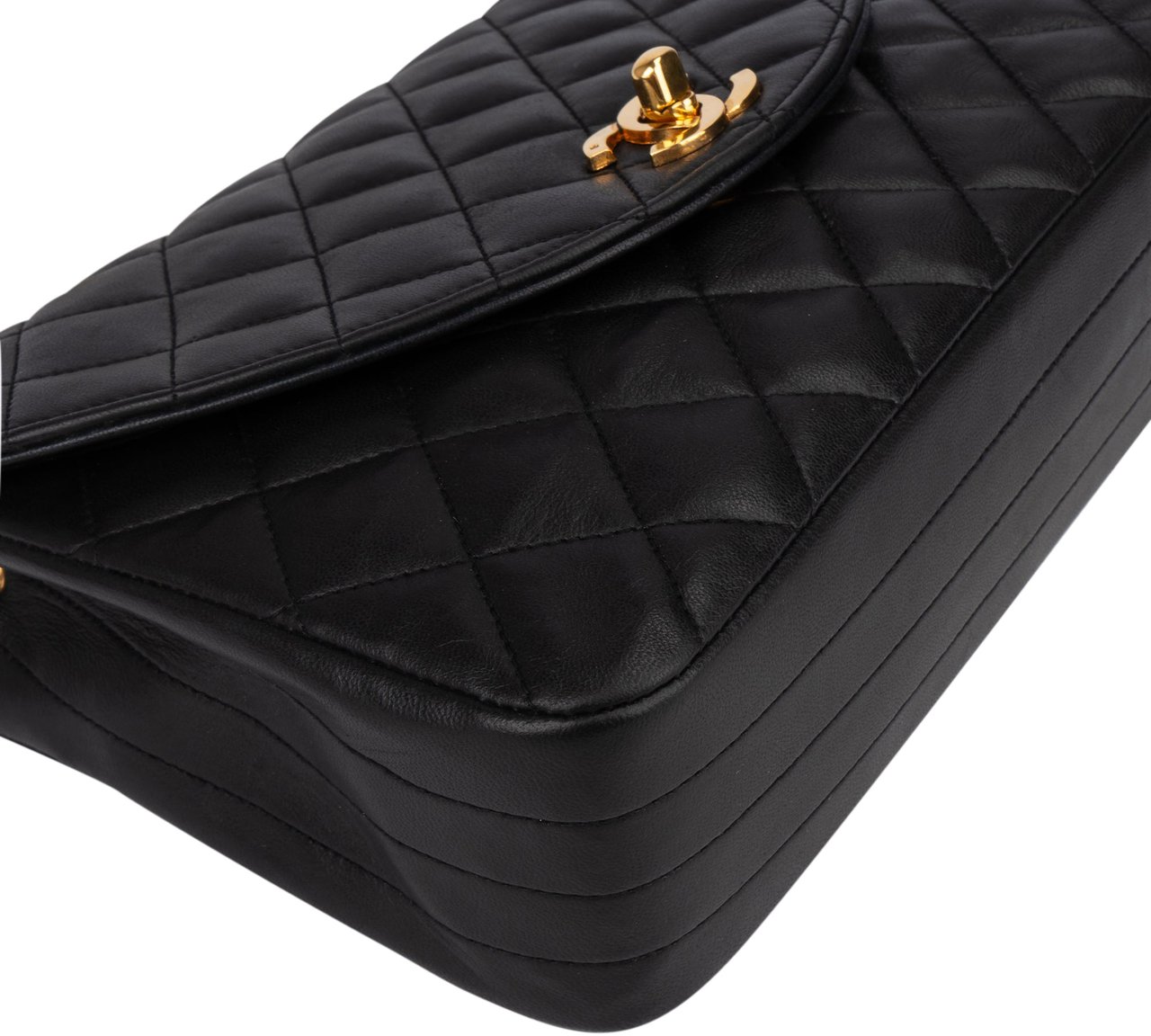 Chanel Chanel Quilted Lambskin 24K Gold Single Flap Crossbody Bag Zwart