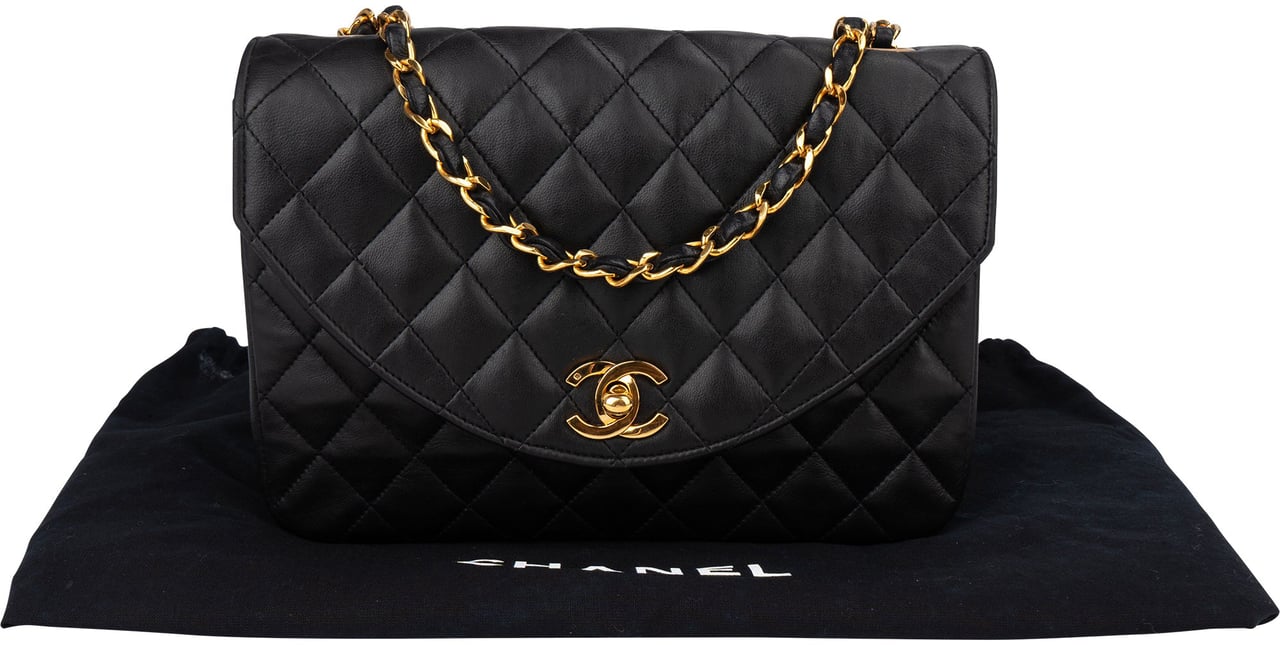 Chanel Chanel Quilted Lambskin 24K Gold Single Flap Crossbody Bag Zwart