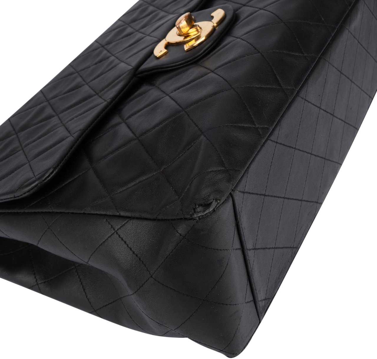 Chanel Chanel Quilted Lambskin 24K Gold Maxi Single Flap Crossbody Bag Zwart