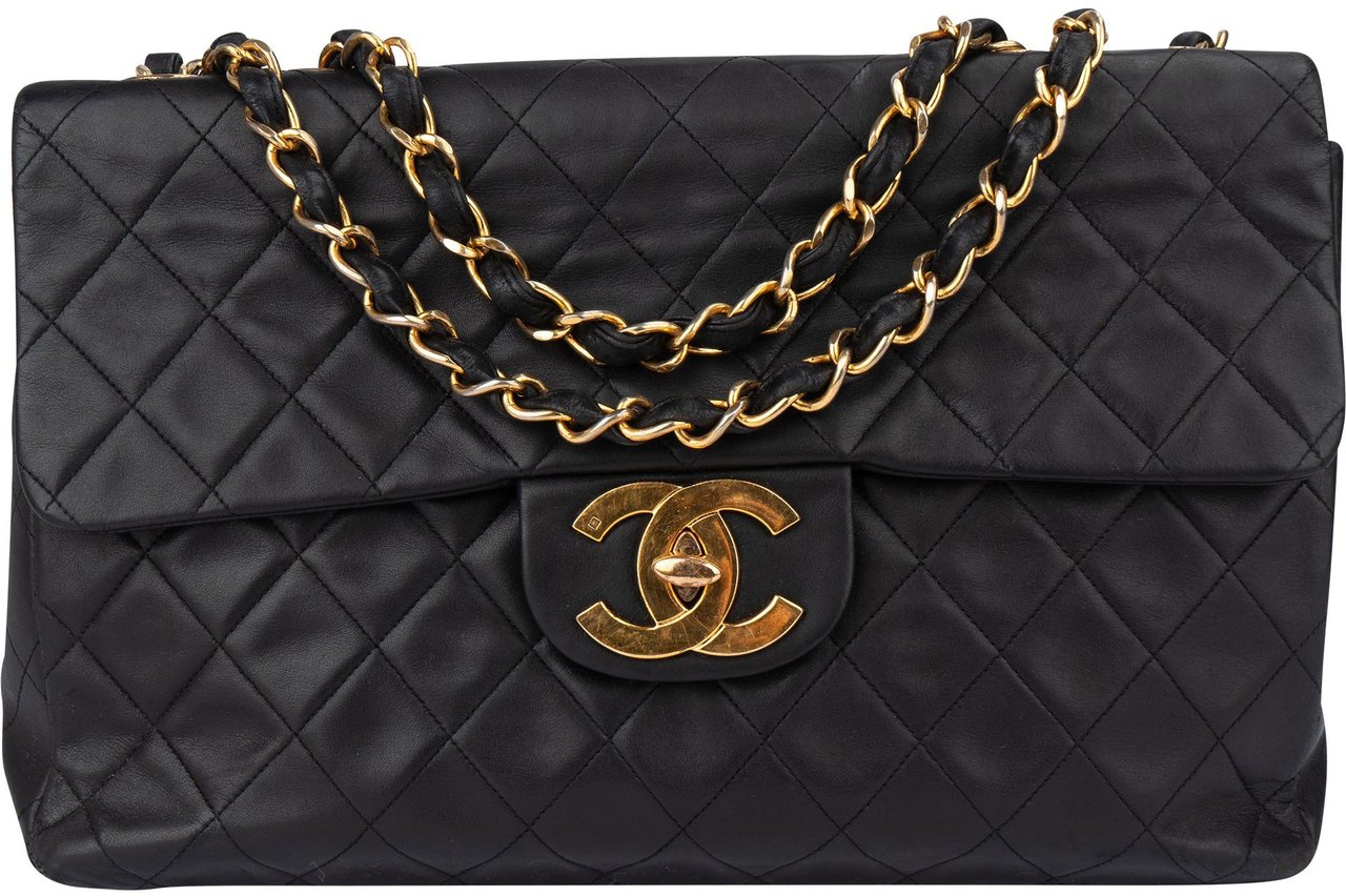 Chanel Chanel Quilted Lambskin 24K Gold Maxi Single Flap Crossbody Bag Zwart