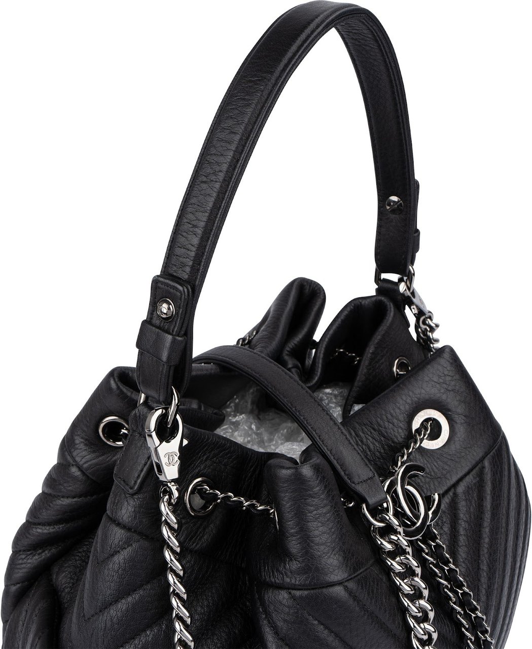 Chanel Chevron Leather Drawstring Crossbody Bag Zwart