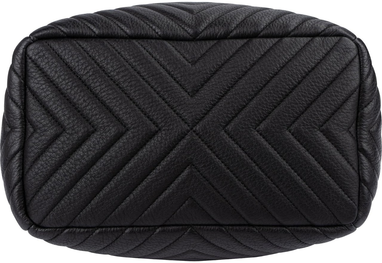 Chanel Chevron Leather Drawstring Crossbody Bag Zwart