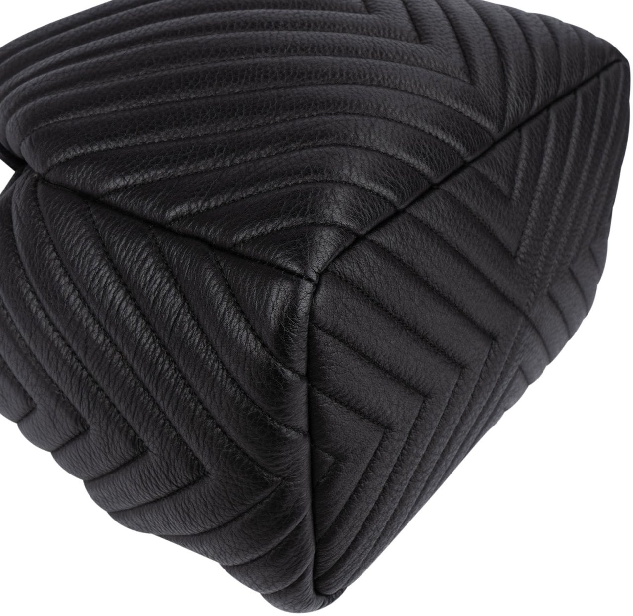 Chanel Chevron Leather Drawstring Crossbody Bag Zwart