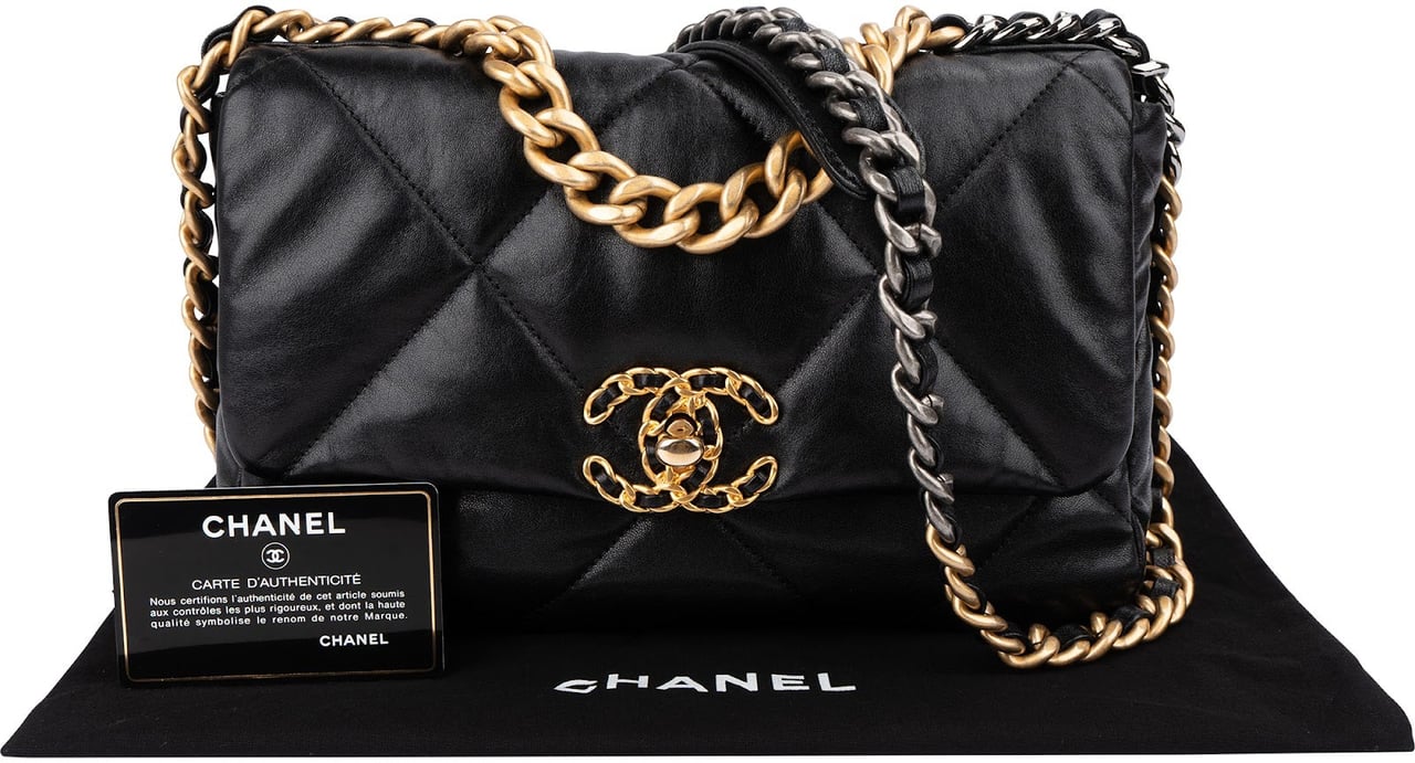 Chanel 19 Quilted Lambskin Single Flap Crossbody Bag Zwart
