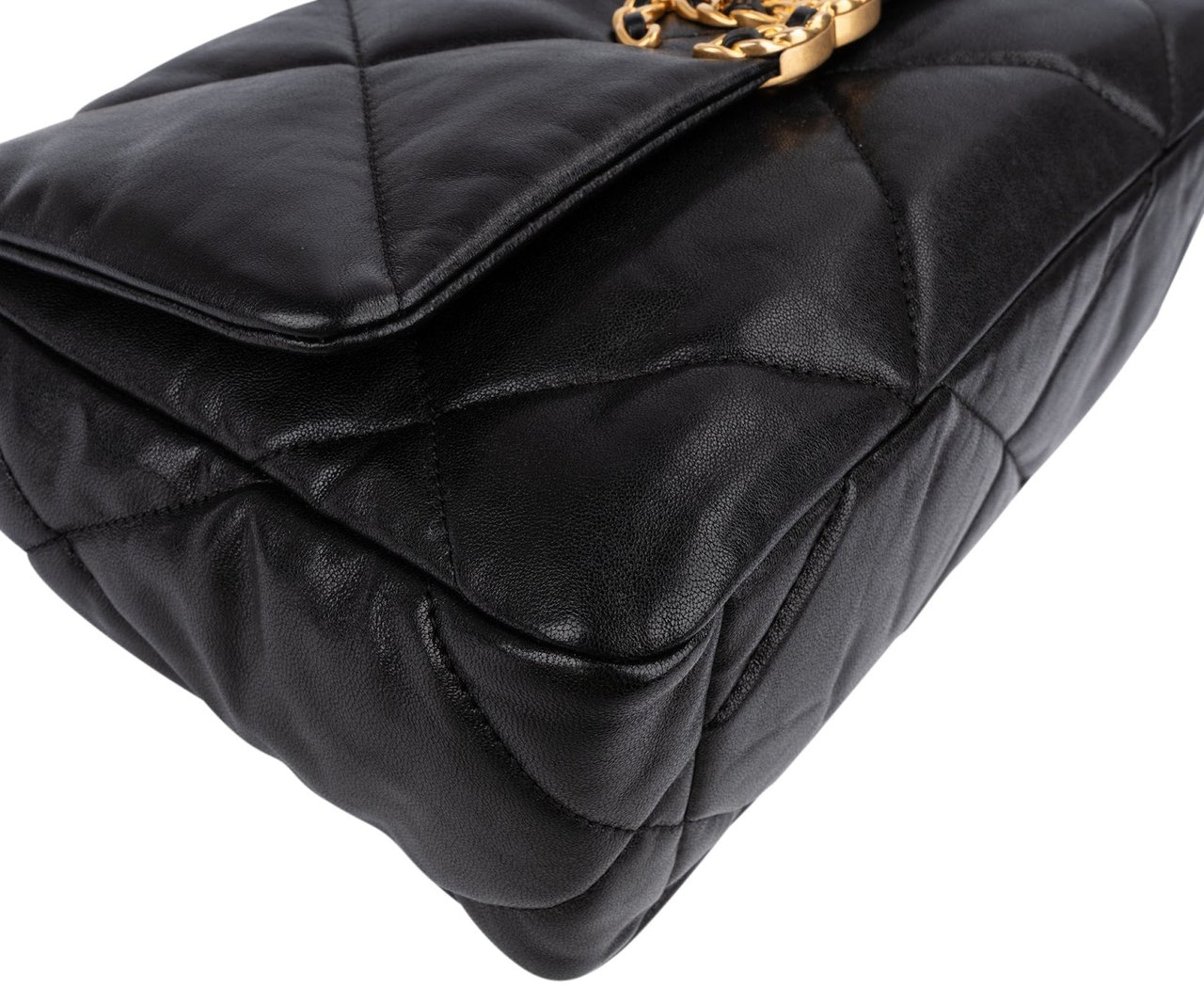 Chanel 19 Quilted Lambskin Single Flap Crossbody Bag Zwart