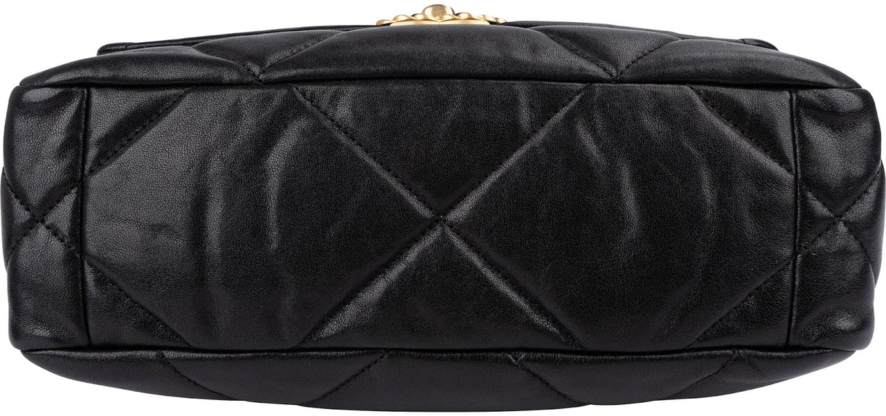 Chanel 19 Quilted Lambskin Single Flap Crossbody Bag Zwart