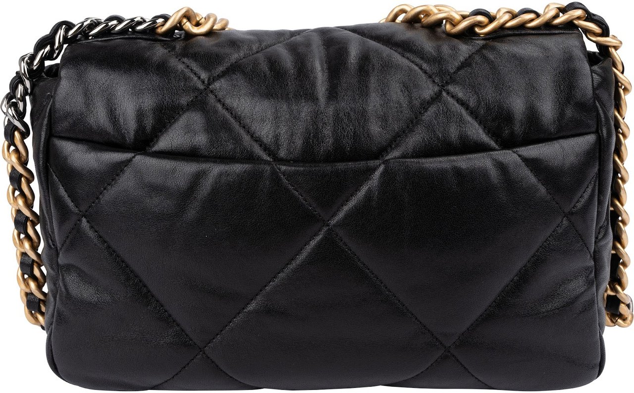Chanel 19 Quilted Lambskin Single Flap Crossbody Bag Zwart