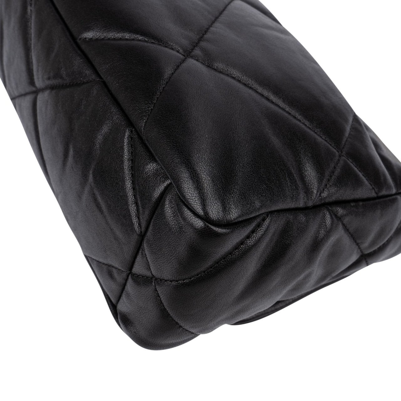 Chanel 19 Quilted Lambskin Single Flap Crossbody Bag Zwart