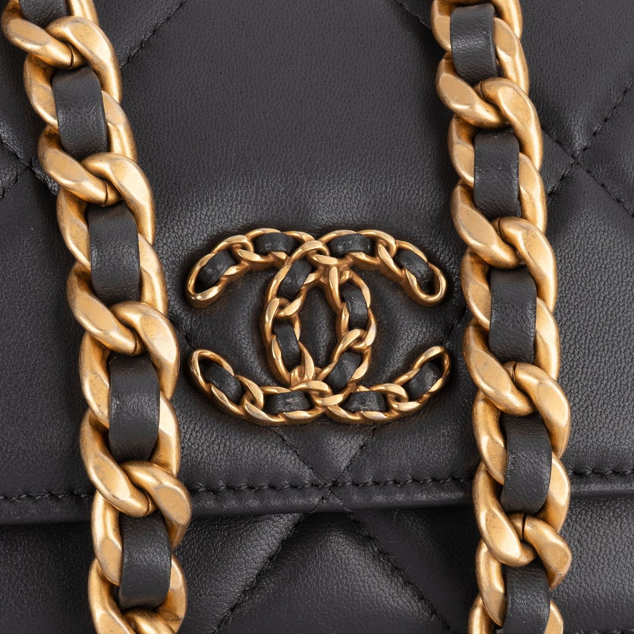 Chanel 19 Quilted Lambskin Chanel Wallet On Chain Crossbody Bag Zwart