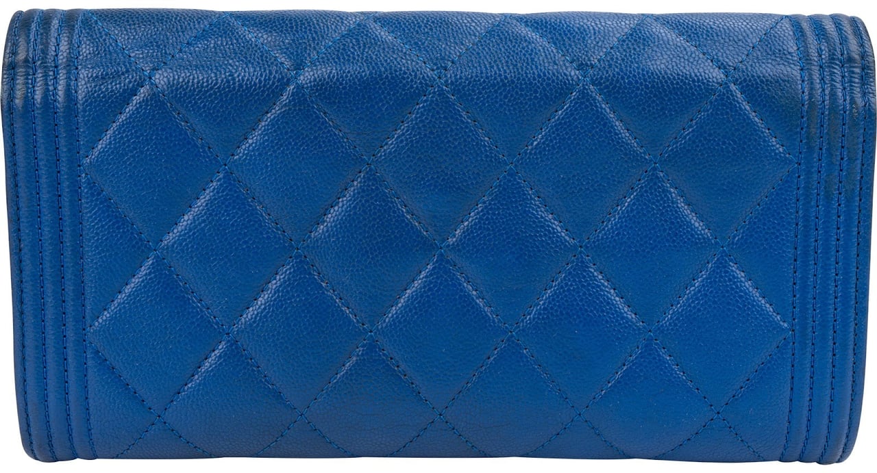 Chanel Quilted Caviar Leather Boy Flap Wallet Blauw