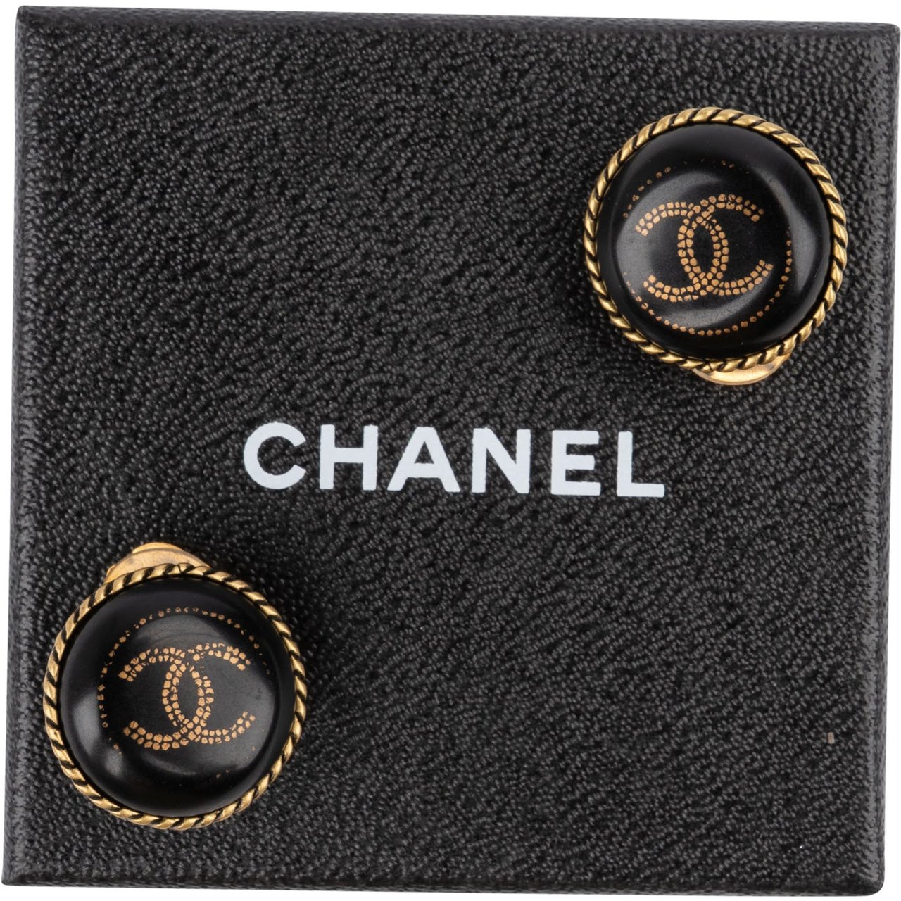 Chanel Vintage CC Emblem Round Clip-On Earrings Zwart