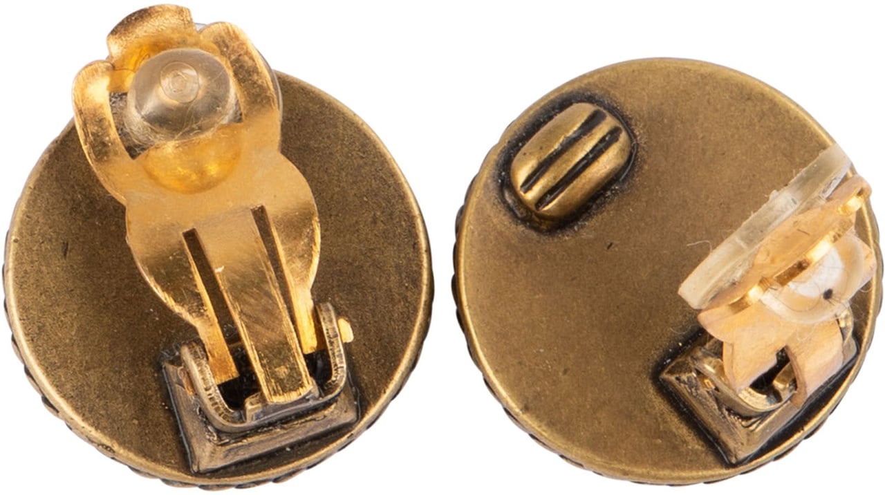 Chanel Vintage CC Emblem Round Clip-On Earrings Zwart