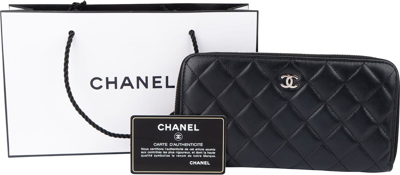 Chanel Quilted Lambskin CC Zippy Wallet Zwart