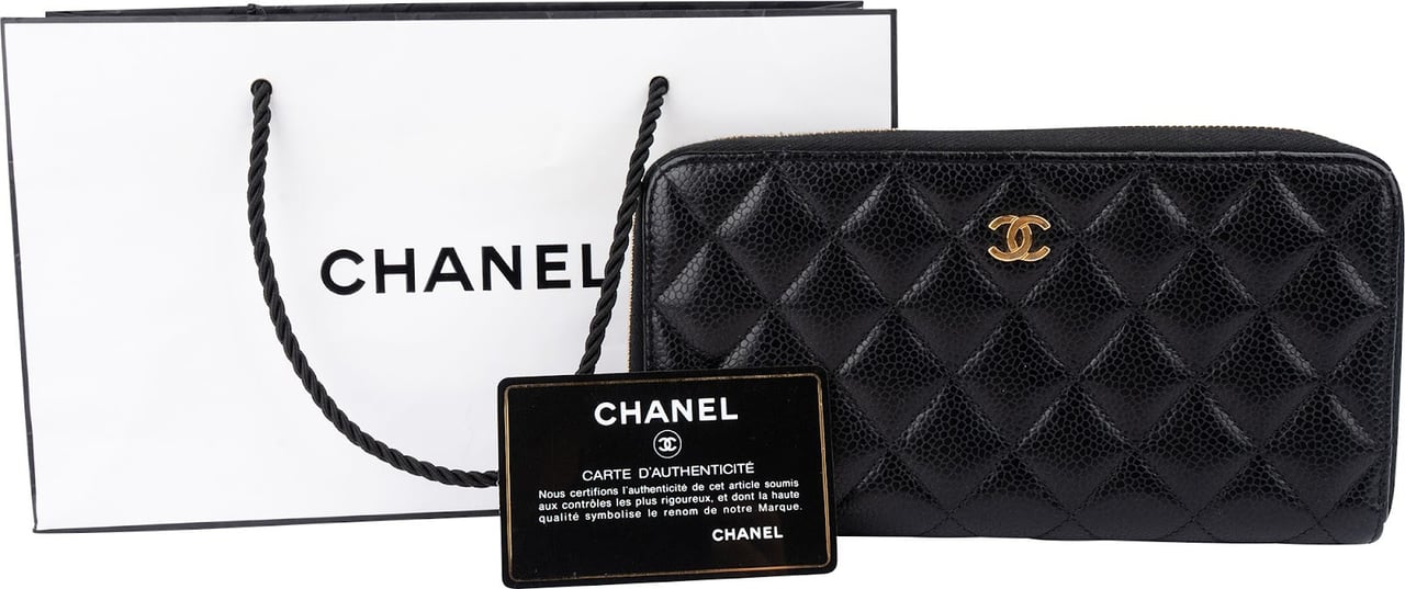 Chanel Quilted Caviar Leather CC Zippy Wallet Zwart