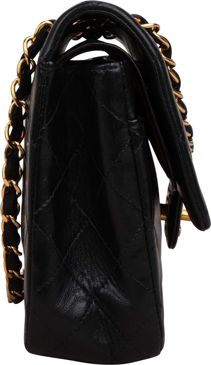 Chanel Quilted Lambskin 24K Gold Medium Double Flap Shoulder Bag Zwart