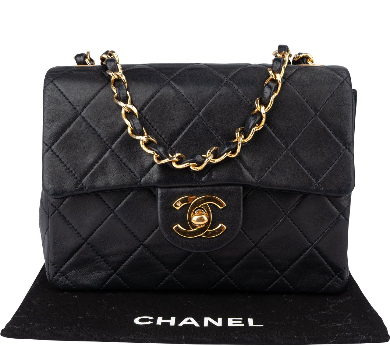 Chanel Chanel Quilted Lambskin 24K Gold Single Flap Crossbody Bag Zwart