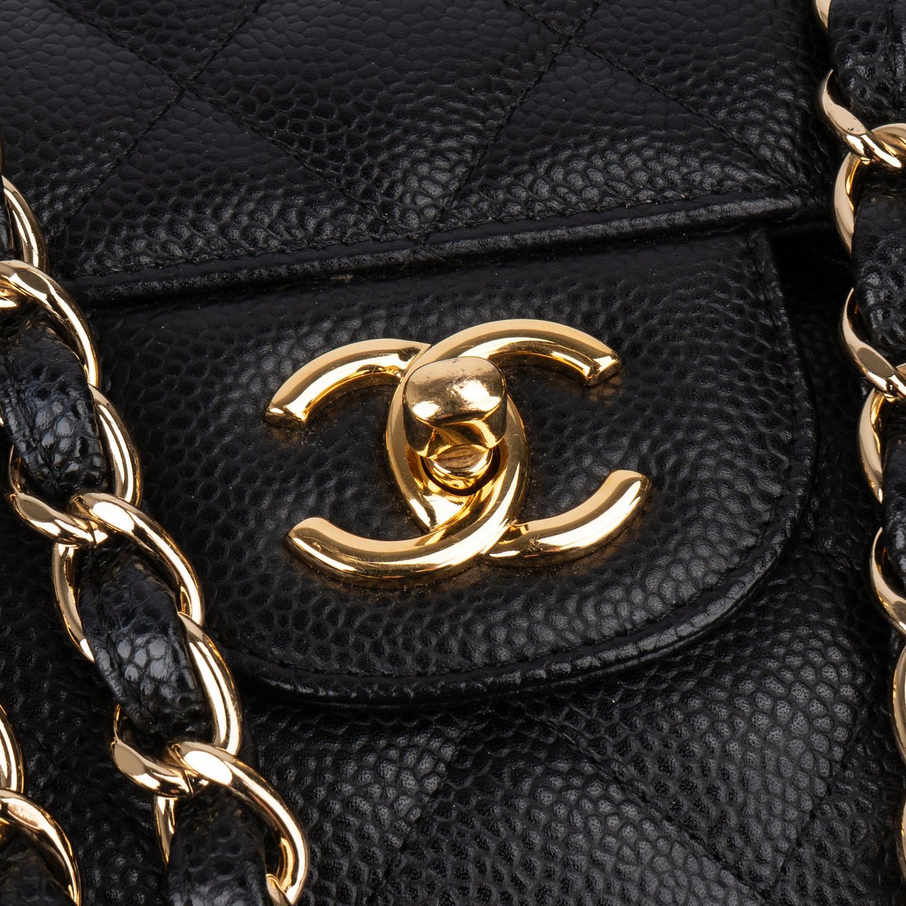 Chanel Chanel Quilted Caviar Leather Jumbo Double Flap Crossbody Bag Zwart