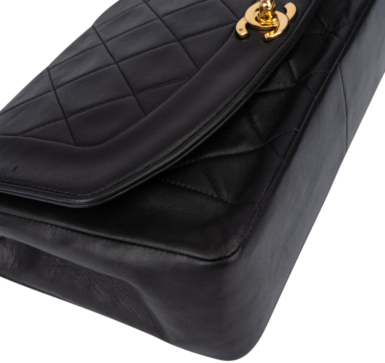 Chanel Chanel Quilted Lambskin 24K Gold Single Flap Crossbody Bag Zwart