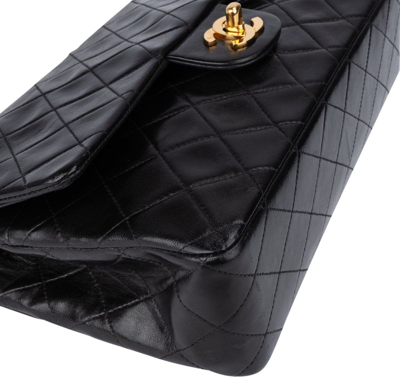 Chanel Chanel Quilted Lambskin 24K Gold Medium Double Flap Crossbody Bag Zwart