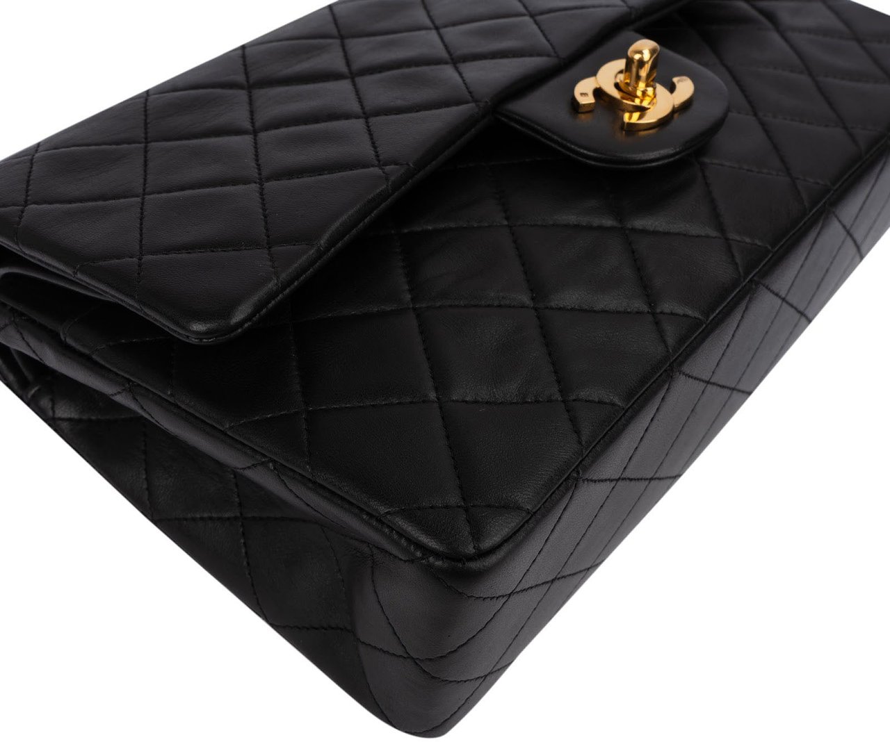 Chanel Quilted Lambskin 24K Gold Medium Double Flap Shoulder Bag Zwart