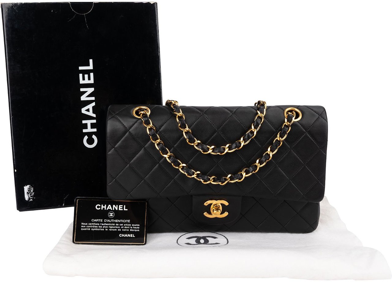 Chanel Quilted Lambskin 24K Gold Medium Double Flap Shoulder Bag Zwart