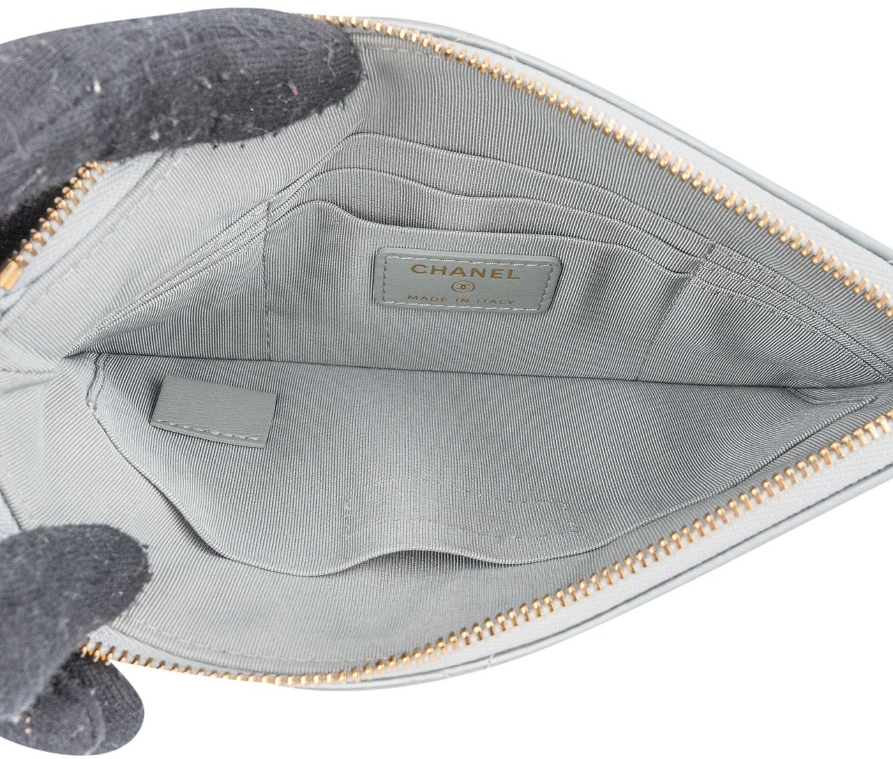 Chanel 19 Quilted Satin Chanel Pouch Accessoires Clutch Lichtblauw