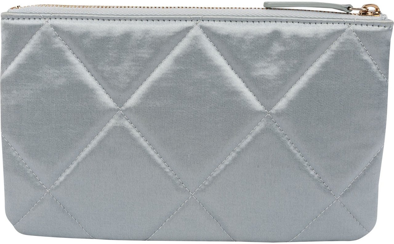 Chanel 19 Quilted Satin Chanel Pouch Accessoires Clutch Lichtblauw