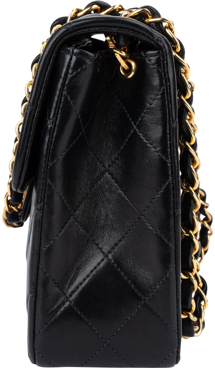 Chanel Chanel Quilted Lambskin 24K Gold Single Flap Crossbody Bag Zwart