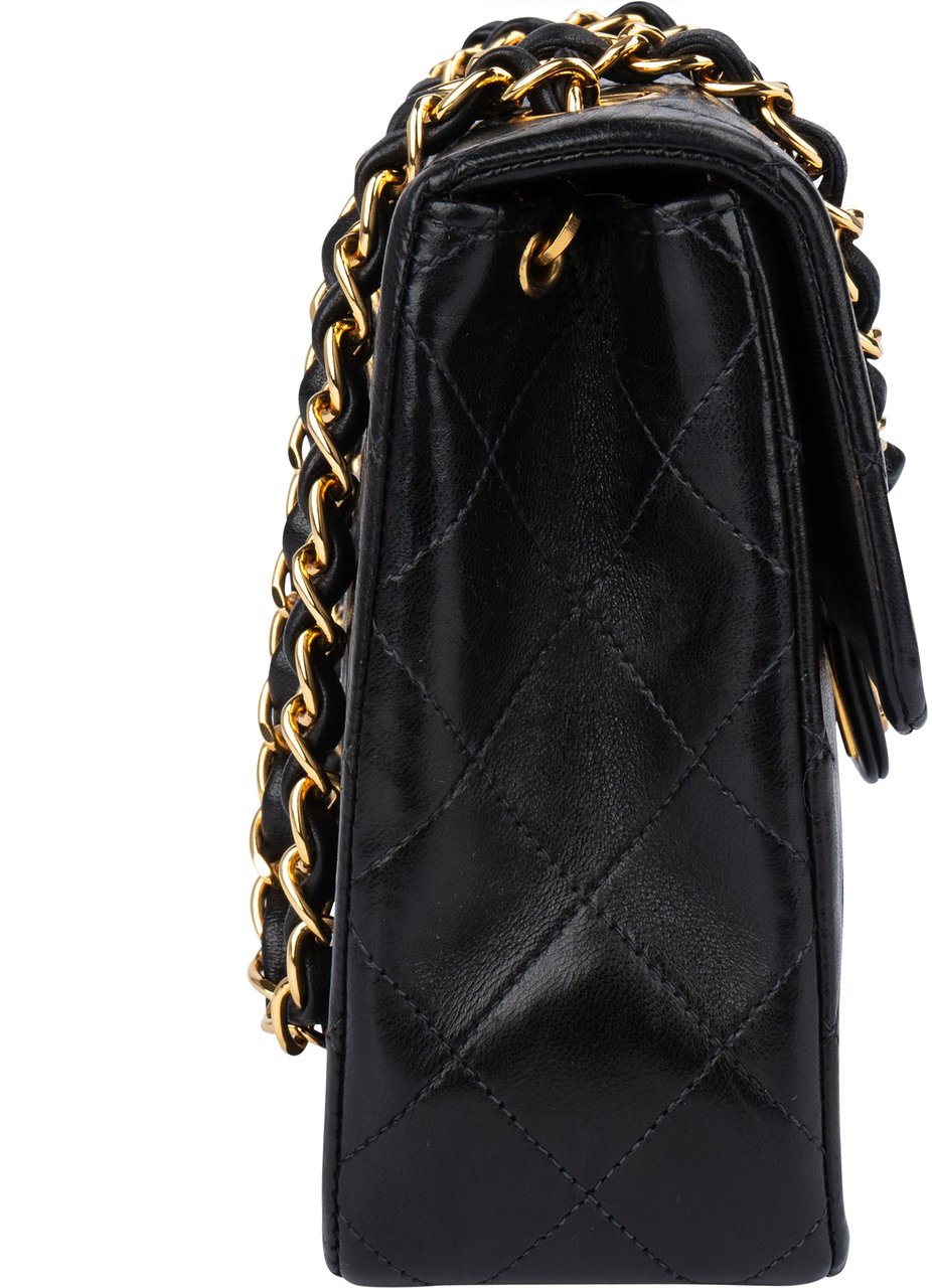 Chanel Chanel Quilted Lambskin 24K Gold Single Flap Crossbody Bag Zwart
