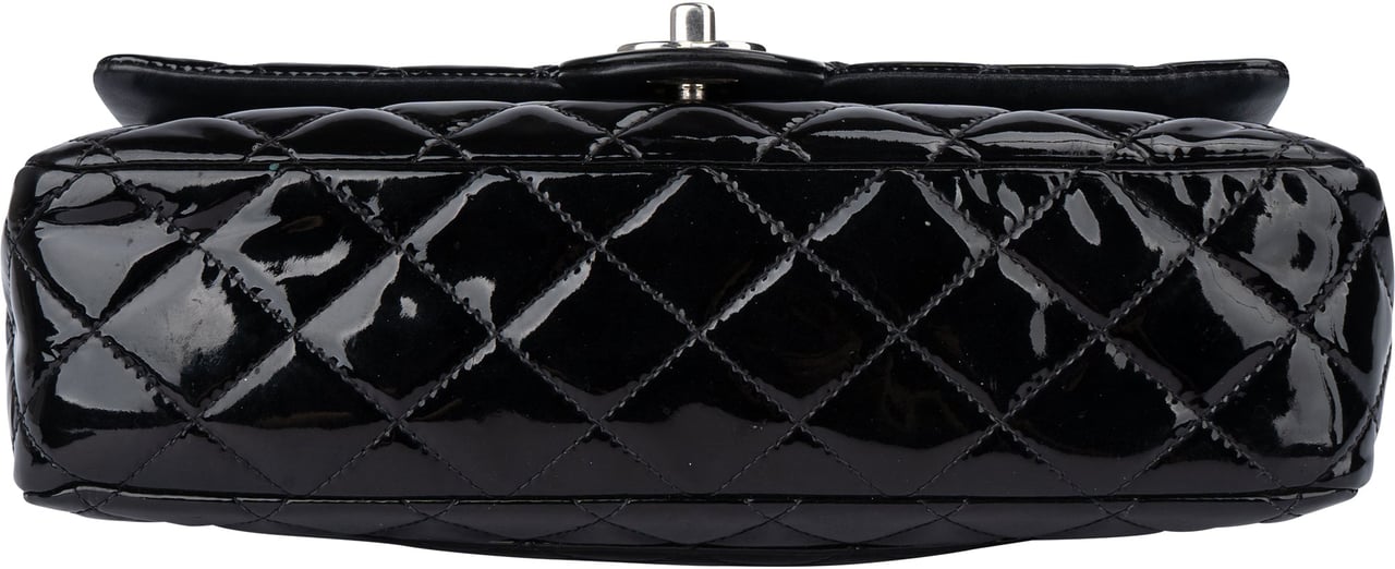 Chanel Chanel Quilted Patent Leather Palladium Medium Double Flap Crossbody Bag Zwart