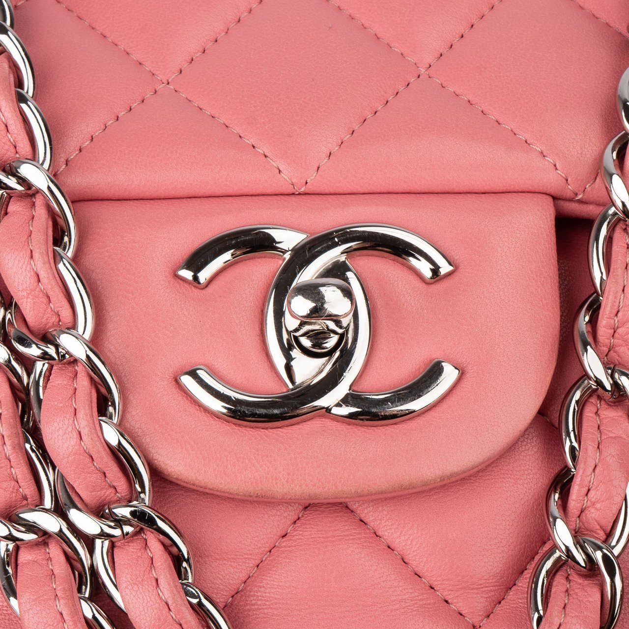 Chanel Chanel Quilted Lambskin Palladium Maxi Double Flap Crossbody Bag Roze